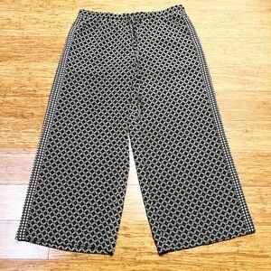NWOT Max Studio Black and White Floral Diamond Pattern Wide Leg Ankle Pants. XL